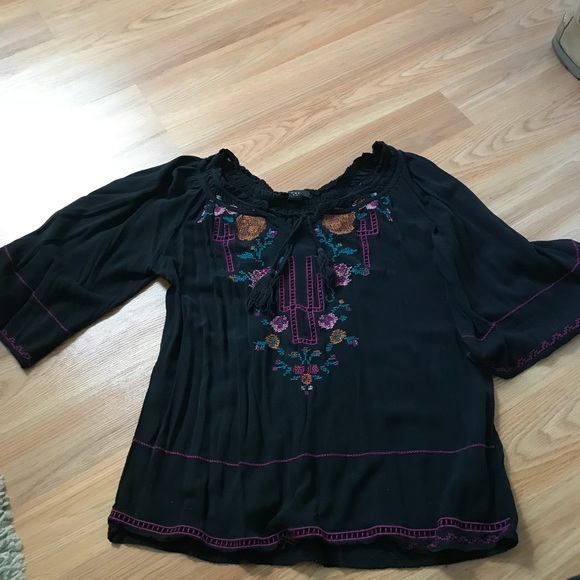 Forever 21 Tops - Black embroidered peasant top
